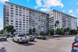 Picture of 3800 Hillcrest Dr # 312, Hollywood, FL 33021