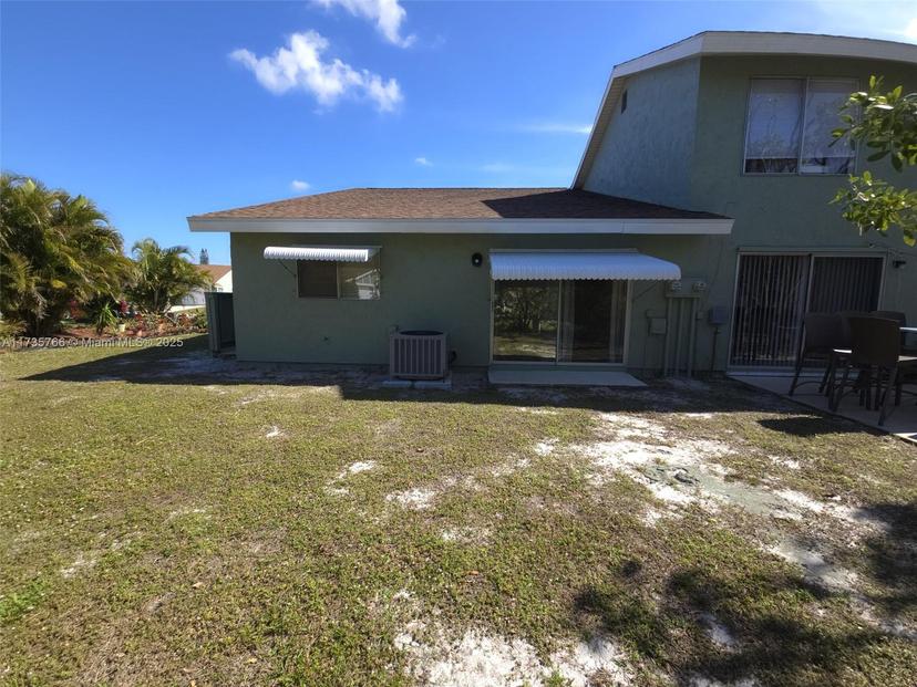 Picture of 1407 SE Larkwood Cir, Port St. Lucie FL 34952