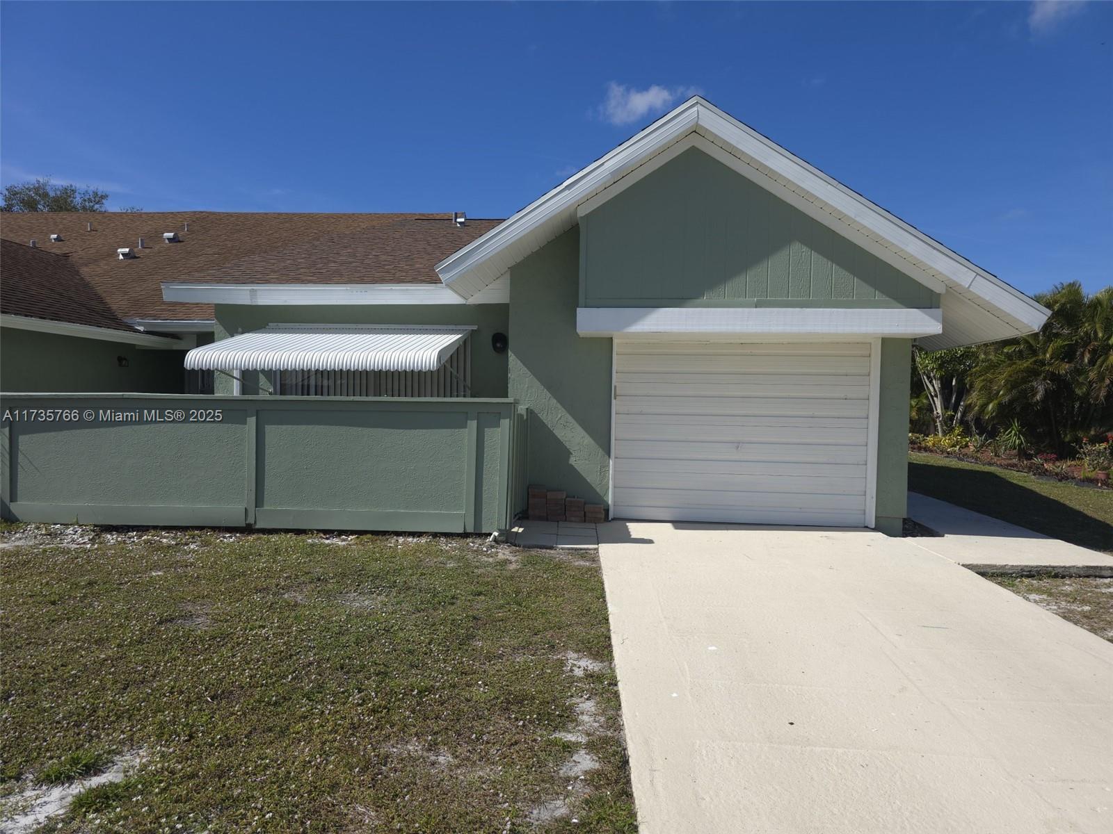 Picture of 1407 SE Larkwood Cir, Port St. Lucie, FL 34952