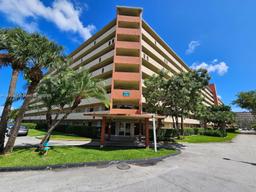 Picture of 1770 NE 191St St # 1, Miami, FL 33179