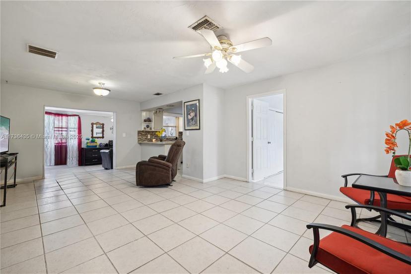 Picture of 107 Leeland Heights Blvd E, Lehigh Acres FL 33936