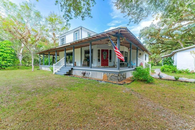 Picture of 105 S Oak Street, La Belle FL 33935