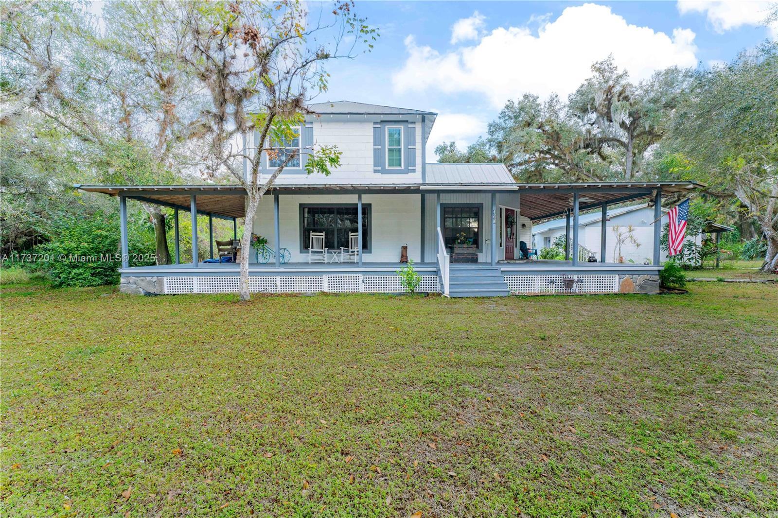 Picture of 105 S Oak Street, La Belle, FL 33935