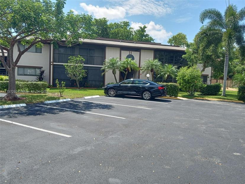 Picture of 9668 S Belfort Cir # 101, Tamarac FL 33321