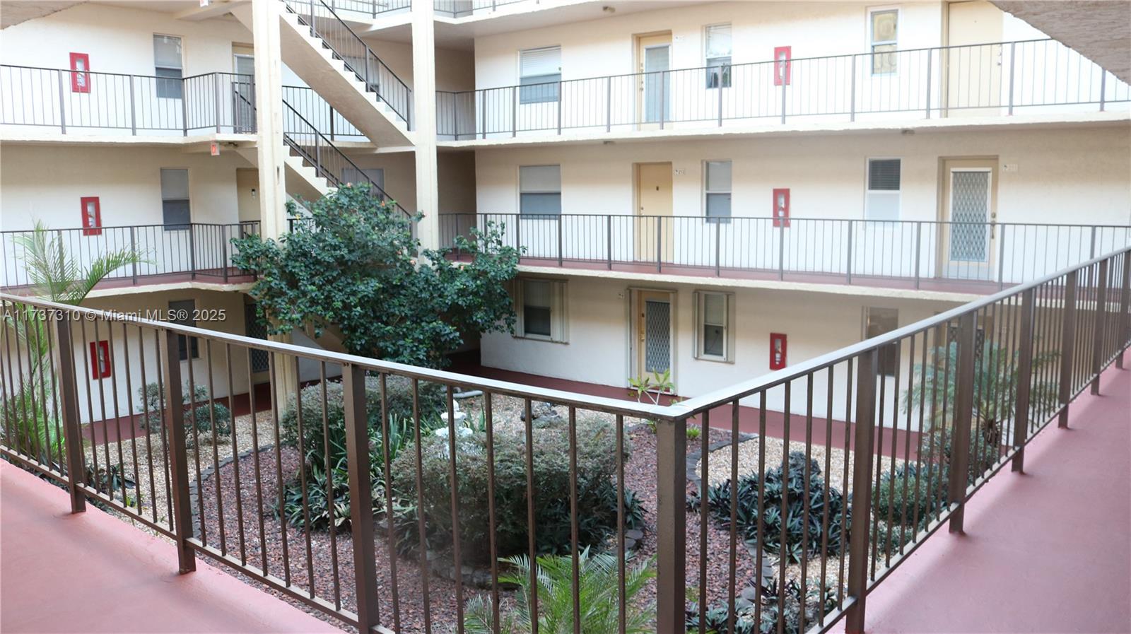 Picture of 2801 Somerset Dr # 212, Lauderdale Lakes, FL 33311