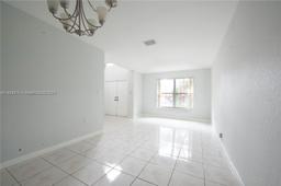 Picture of 13973 N Forest Oak Cir, Davie, FL 33325