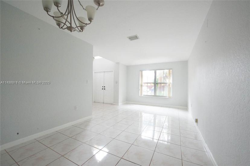 Picture of 13973 N Forest Oak Cir, Davie FL 33325