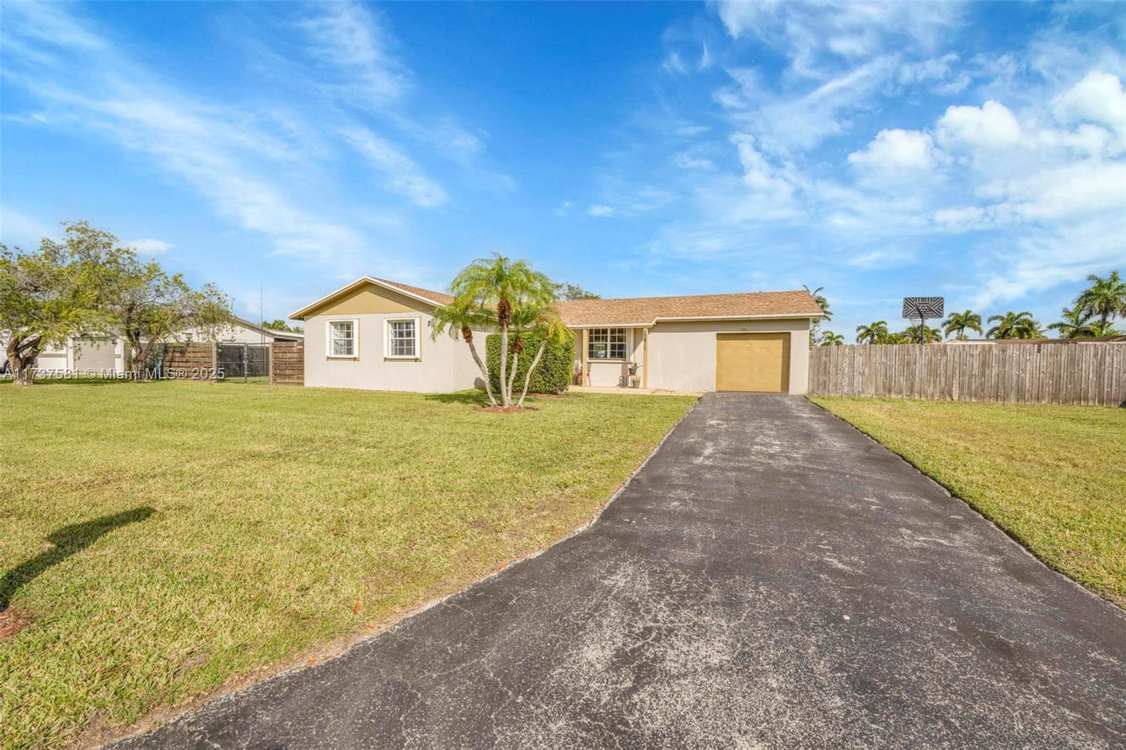 Picture of 15811 SW 284Th St, Homestead, FL 33033