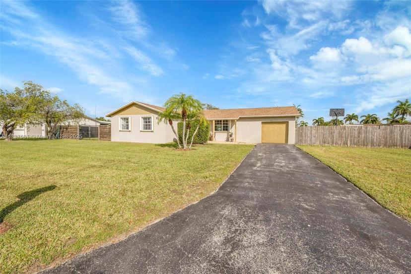 Picture of 15811 SW 284Th St, Homestead FL 33033