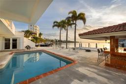 Picture of 1740 S Bayshore Ln, Miami, FL 33133