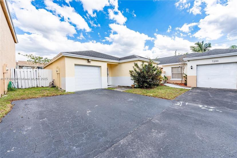 Picture of 4450 SW 72Nd Way, Davie FL 33314