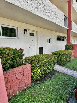 Picture of 411 S Hollybrook Dr # 105, Pembroke Pines, FL 33025