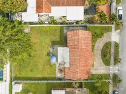 Picture of 735 W 69Th Pl, Hialeah, FL 33014