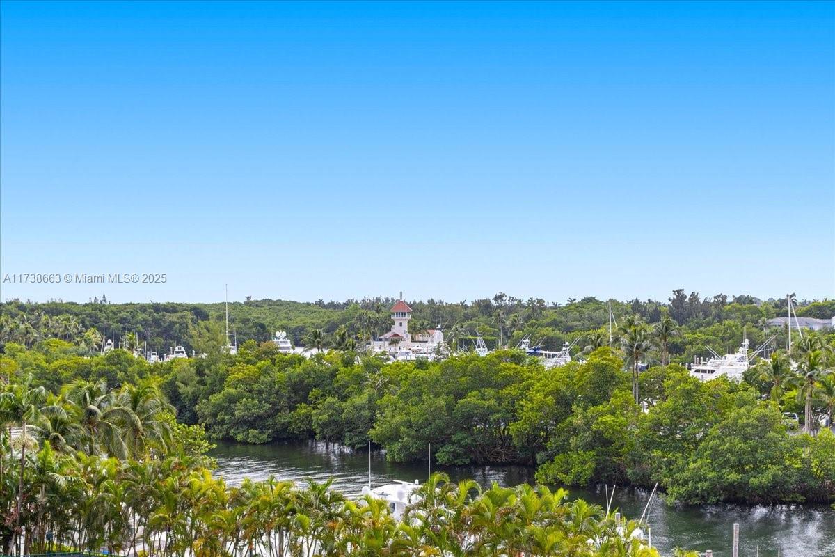 Picture of 10 Edgewater Dr # 5D, Coral Gables, FL 33133