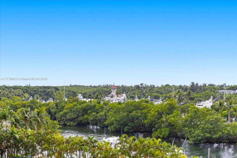 Picture of 10 Edgewater Dr # 5D, Coral Gables FL 33133