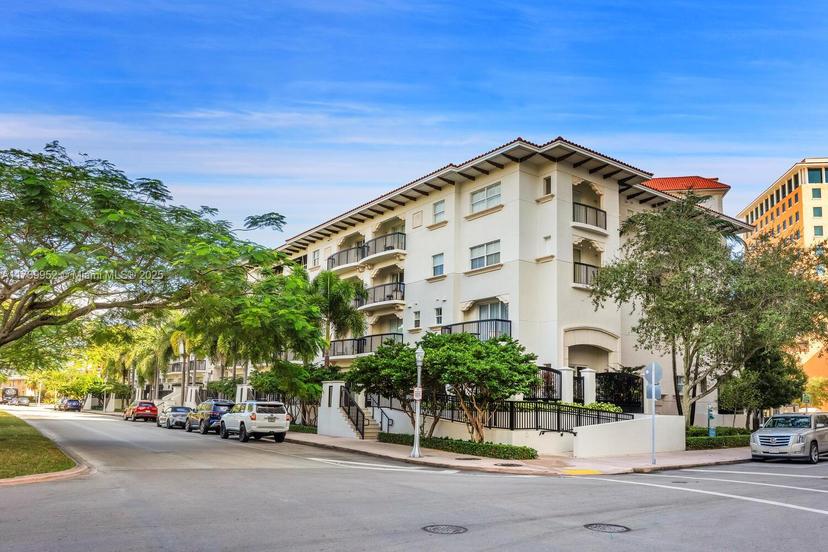 Picture of 50 Alhambra Cir # 403, Coral Gables FL 33134