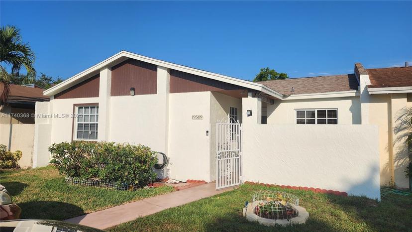 Picture of 19509 NW 55Th Cir Pl S, Miami Gardens FL 33055