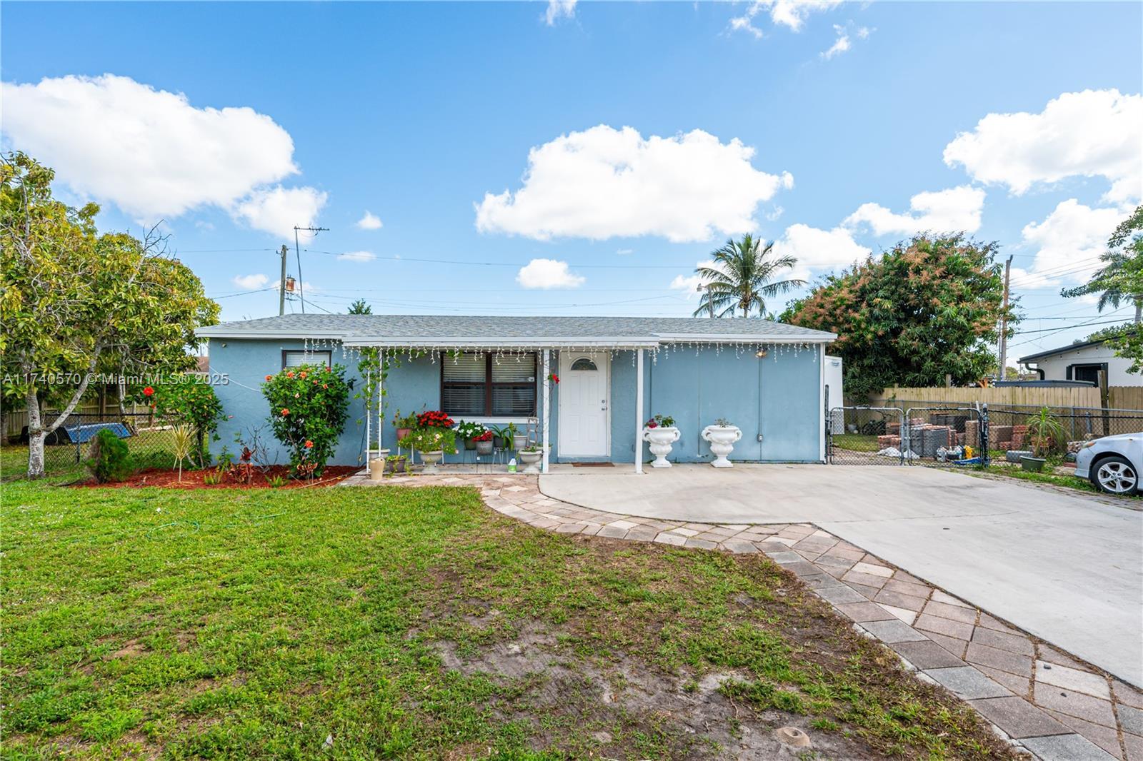 Picture of 1660 W Breezy Ln, West Palm Beach, FL 33417