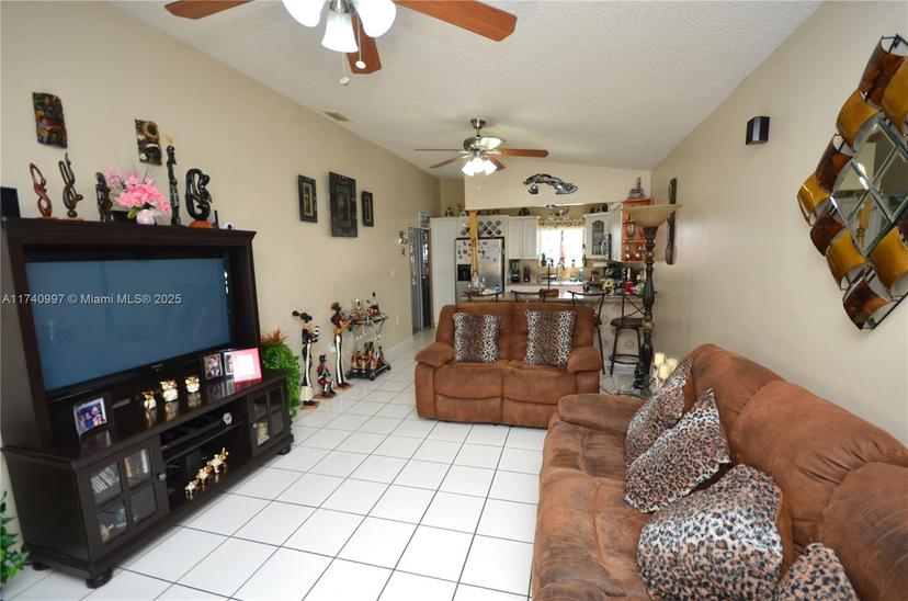 Picture of 2842 W 74Th Pl, Hialeah FL 33018