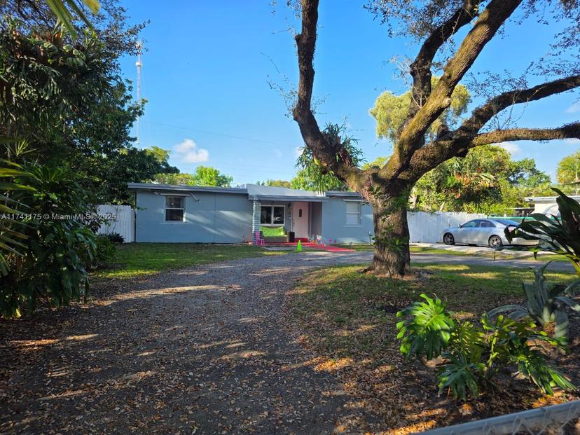 Picture of 116 Clifton Rd, West Park FL 33023