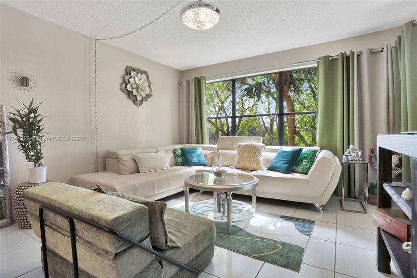 Picture of 2314 S Cypress Bend Dr # 213, Pompano Beach FL 33069