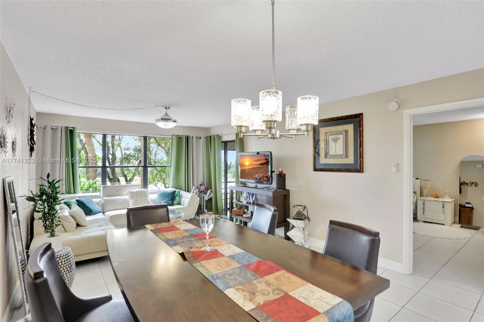 Picture of 2314 S Cypress Bend Dr # 213, Pompano Beach, FL 33069