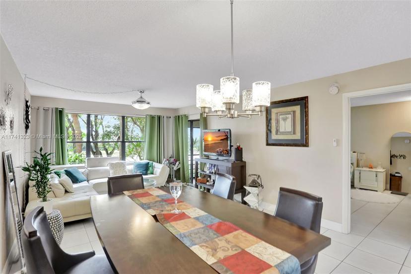 Picture of 2314 S Cypress Bend Dr # 213, Pompano Beach FL 33069