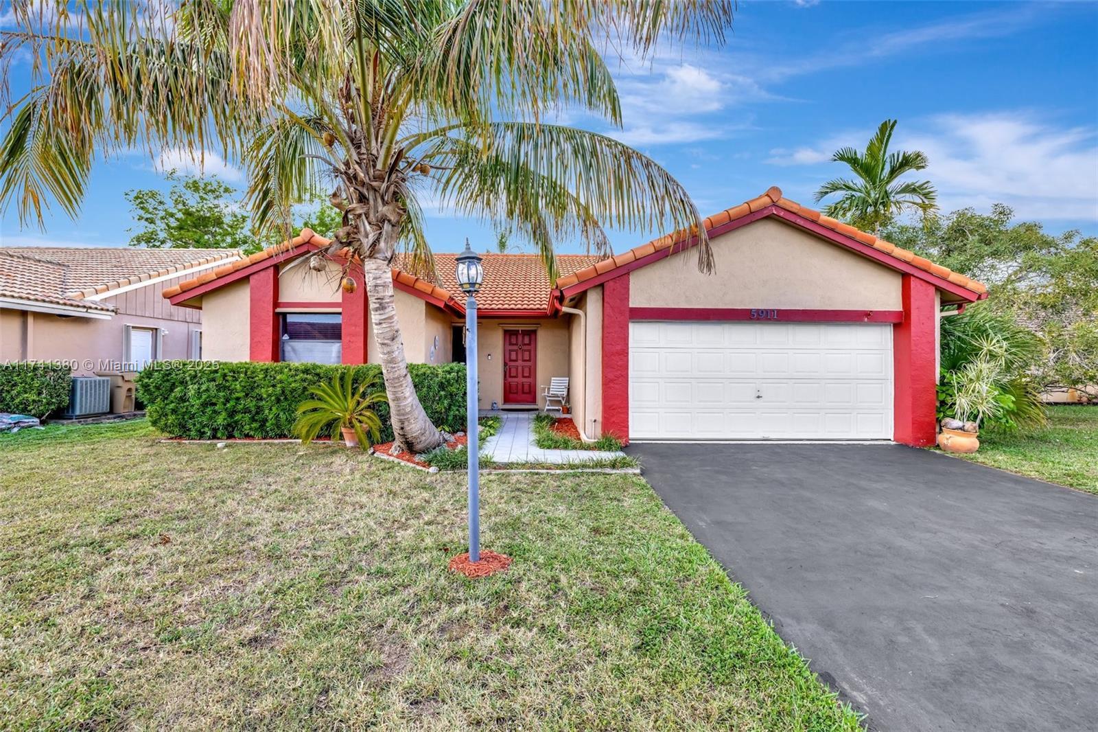 Picture of 5911 Epsom Ln, Davie, FL 33331