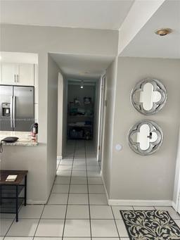 Picture of 106 Lake Emerald Dr # 214, Oakland Park, FL 33309