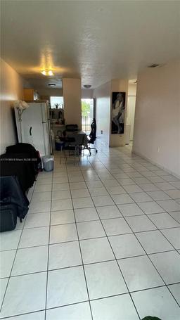 Picture of 700 SE 9Th Ct # 206, Hialeah, FL 33010