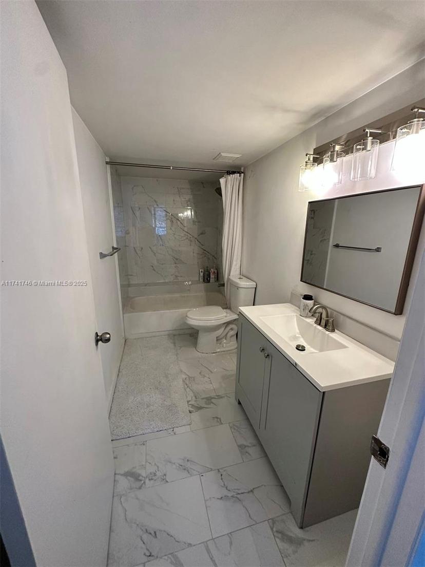 Picture of 8373 Lake Dr # 203, Doral FL 33166