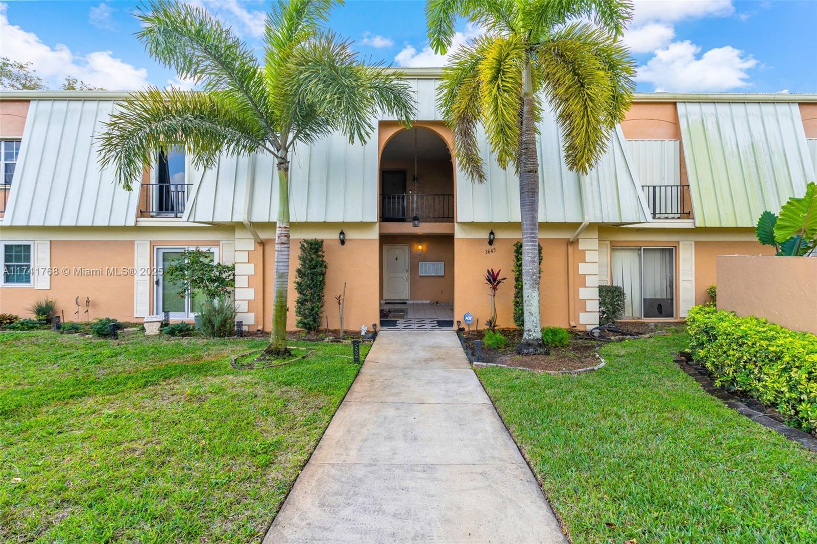 Picture of 3645 Citrus Trace # 2, Davie, FL 33328