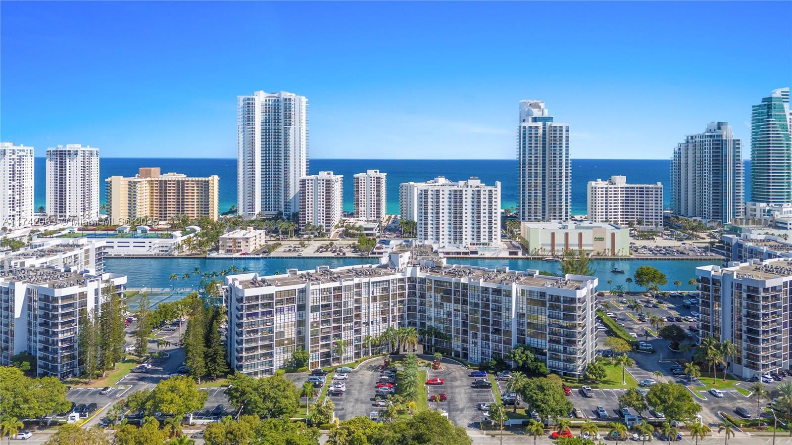 Picture of 800 Parkview Dr # 909, Hallandale Beach, FL 33009