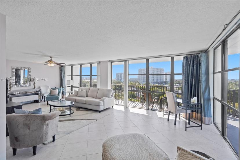 Picture of 800 Parkview Dr # 909, Hallandale Beach FL 33009