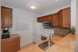 Picture of 5141 W Oakland Park Blvd # 307, Lauderdale Lakes, FL 33313