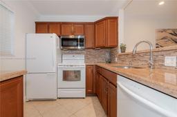 Picture of 5141 W Oakland Park Blvd # 307, Lauderdale Lakes, FL 33313