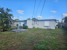 Picture of 910 E 11Th Pl, Hialeah, FL 33010