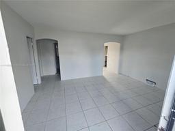 Picture of 910 E 11Th Pl, Hialeah, FL 33010