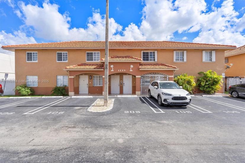 Picture of 2589 W 76Th St # 105, Hialeah FL 33016