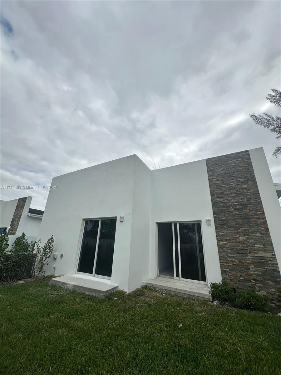 Picture of 2423 NW 23Rd Ln, Fort Lauderdale, FL 33311