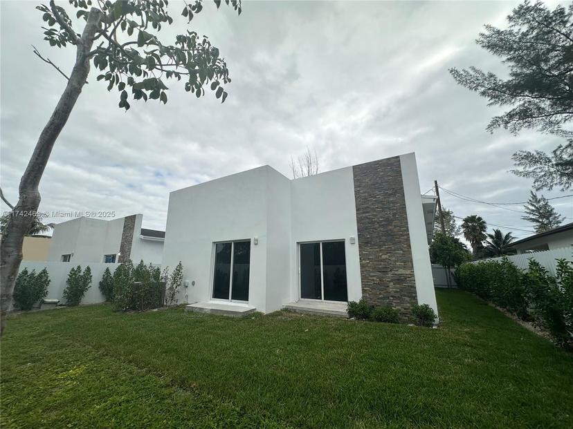 Picture of 2423 NW 23Rd Ln, Fort Lauderdale FL 33311