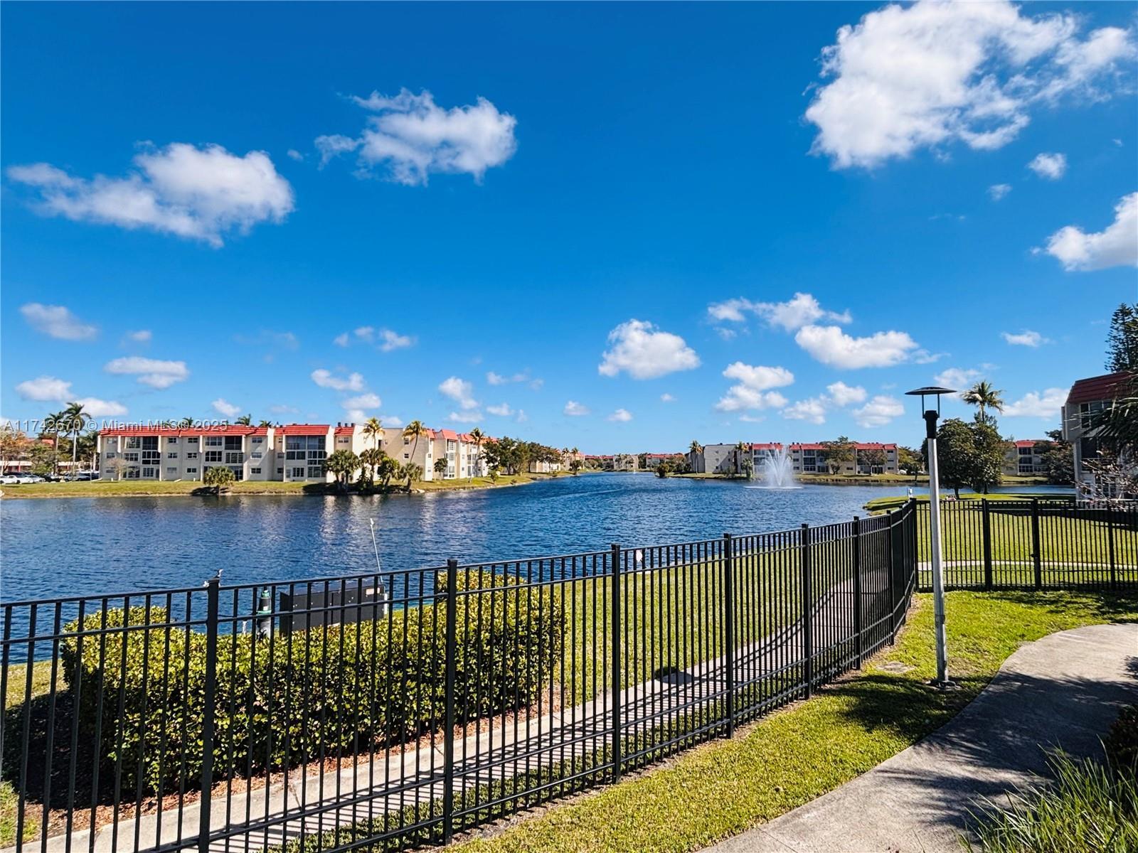 Picture of 2871 E Sunrise Lakes Dr # 102, Sunrise, FL 33322