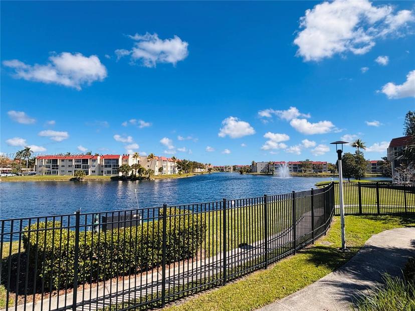 Picture of 2871 E Sunrise Lakes Dr # 102, Sunrise FL 33322