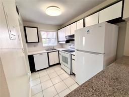 Picture of 2871 E Sunrise Lakes Dr # 102, Sunrise, FL 33322