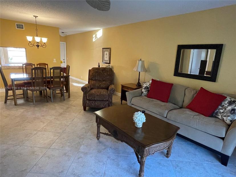 Picture of 110 Lake Meryl Dr # 216, West Palm Beach FL 33411