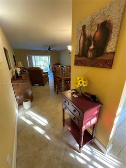 Picture of 110 Lake Meryl Dr # 216, West Palm Beach, FL 33411