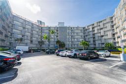 Picture of 3475 N Country Club Dr # 314, Aventura, FL 33180