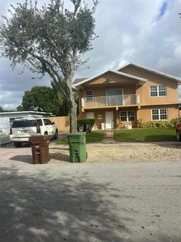 Picture of 911 E 14Th Pl, Hialeah, FL 33010