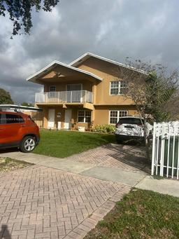 Picture of 911 E 14Th Pl, Hialeah, FL 33010