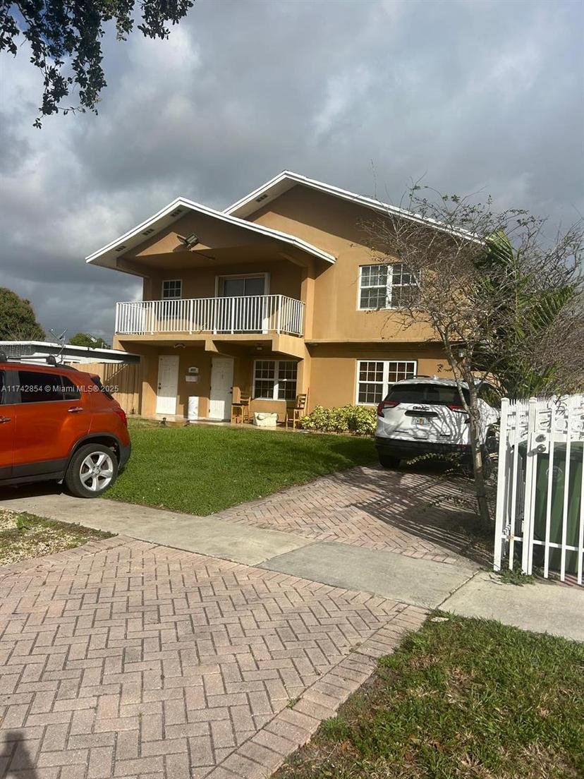 Picture of 911 E 14Th Pl, Hialeah FL 33010